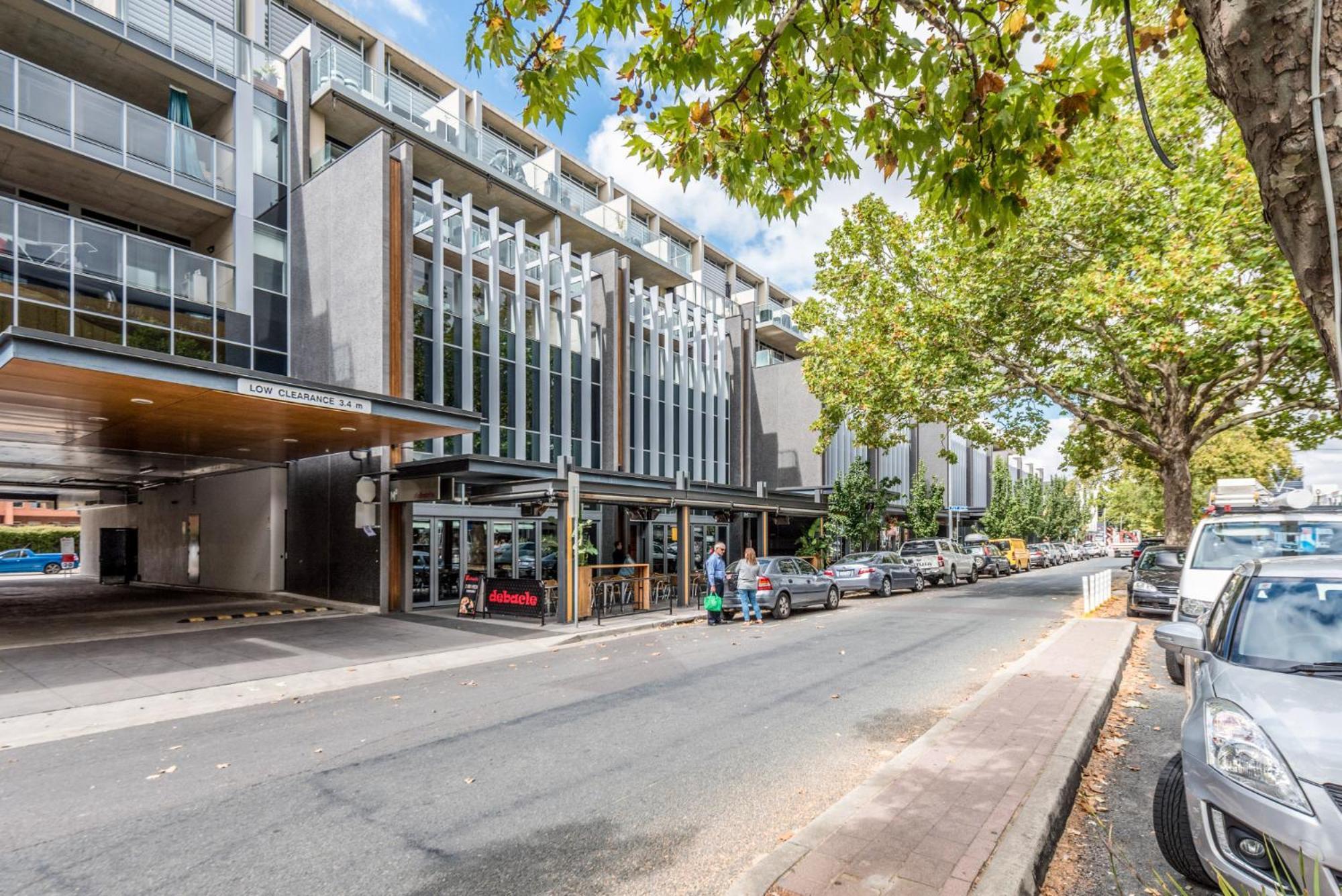 Unwind In Elegance: Your Perfect Braddon Apartment